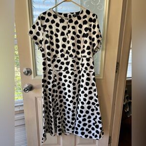 Eden Court size 16 retro swing dress, white with black circles. Cap sleeve